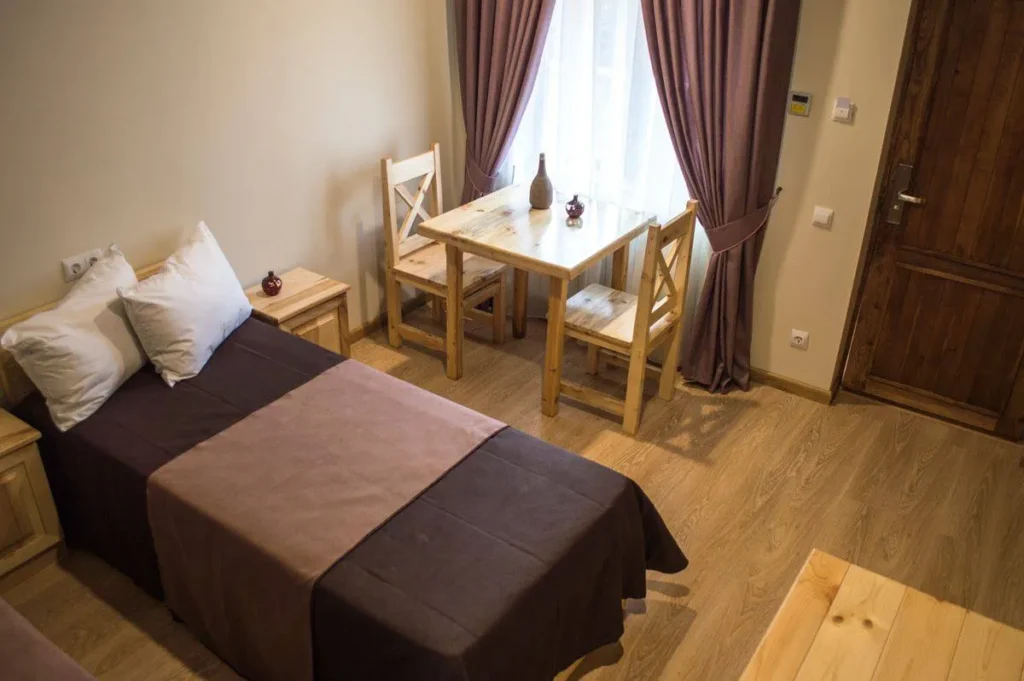 Comfort Twin Room - Ponds View