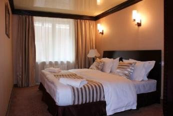 1 King Bed
