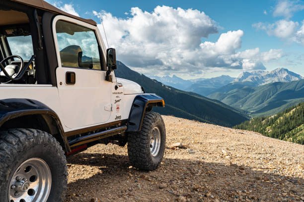 Jeep tour climbing Selim Pass with scenic mountain views