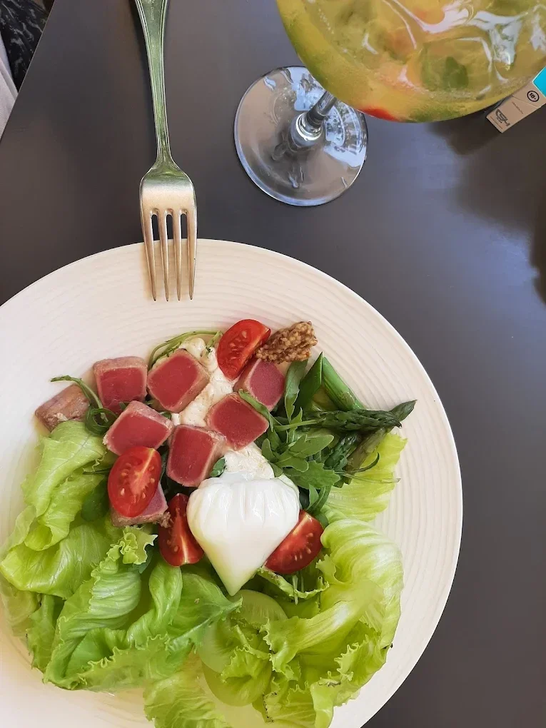 طبق مطعم سانتا فيه مناسب لتفضيلات السياح الأرمن والعرب