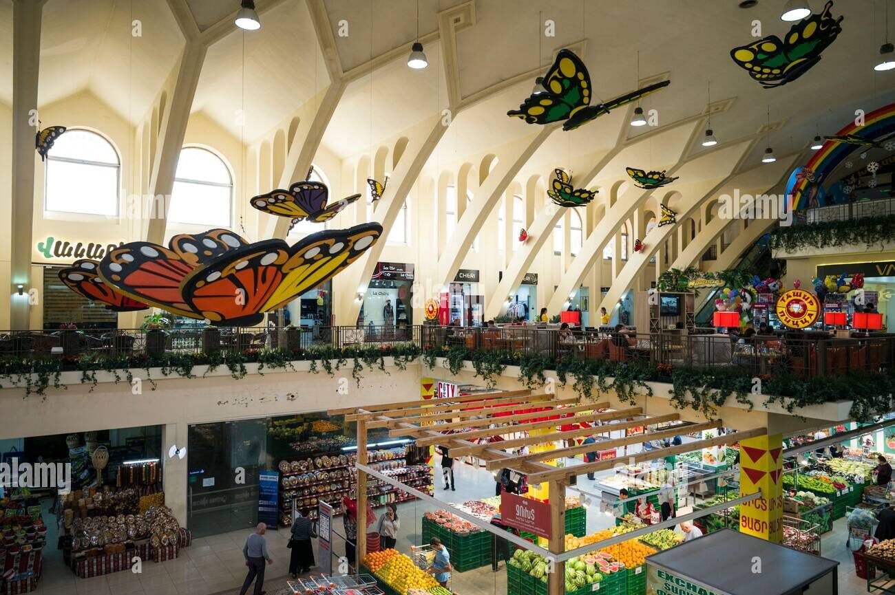 armenia-yerevan-pak-shuka-shopping-center-interior-2BH9BA0