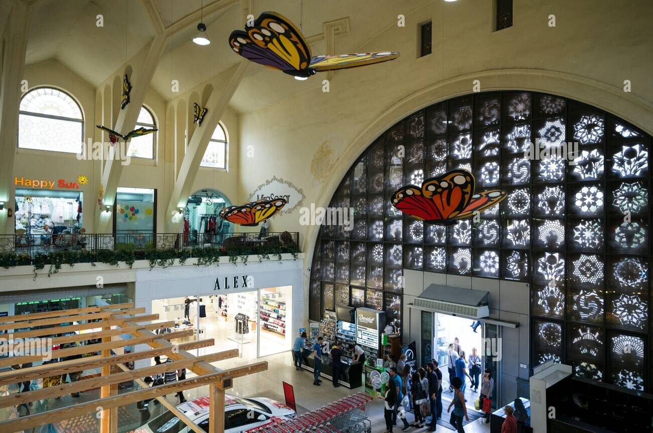 armenia-yerevan-pak-shuka-shopping-center-interior-2BH9BDF