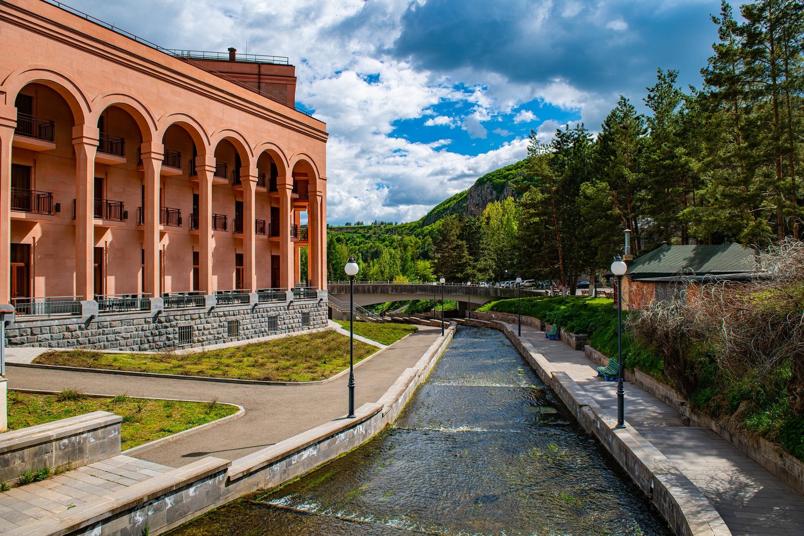 Alpine scenery and mineral gallery in Jermuk resort