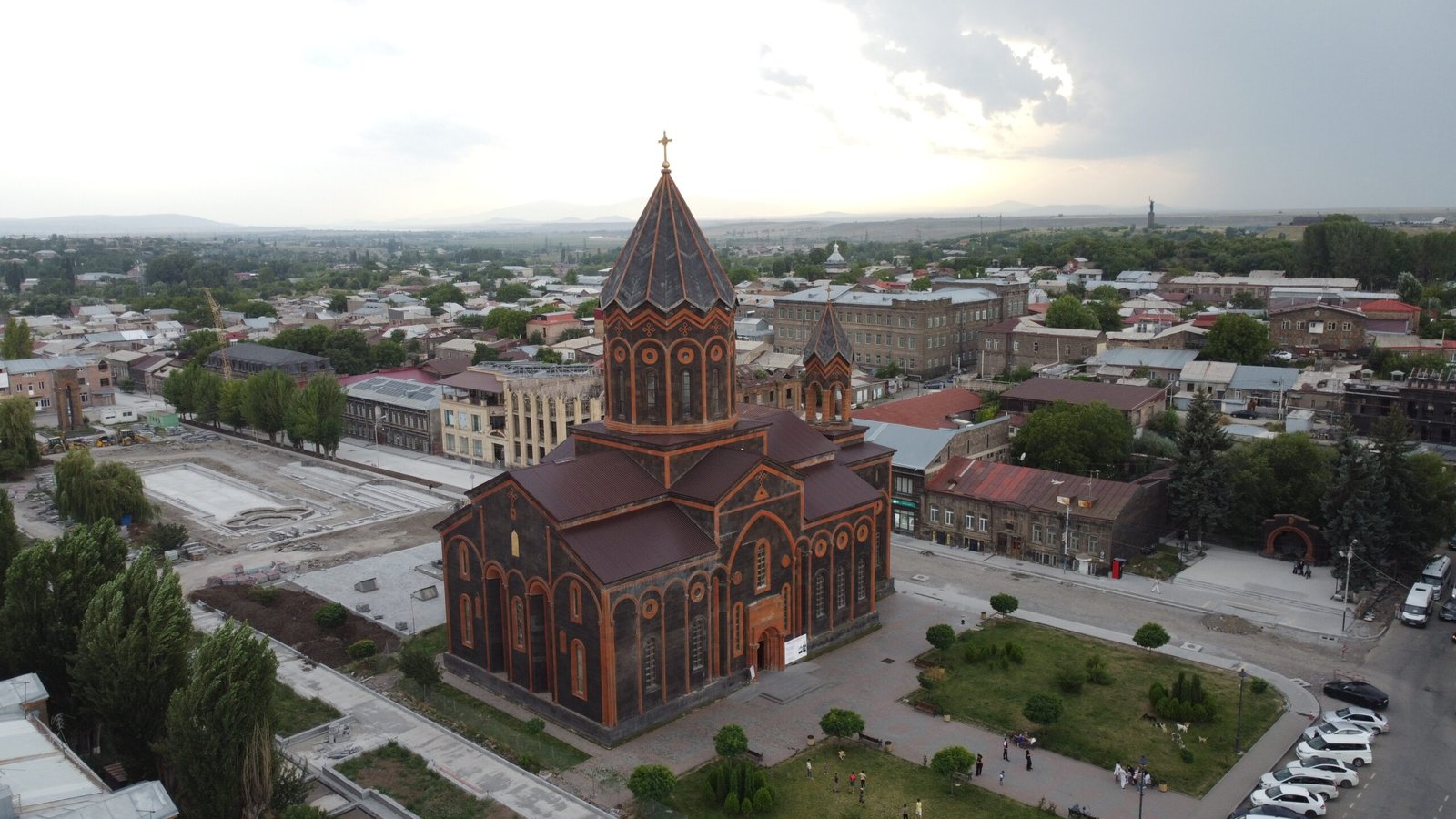 amenaprkich church in square of gyumri