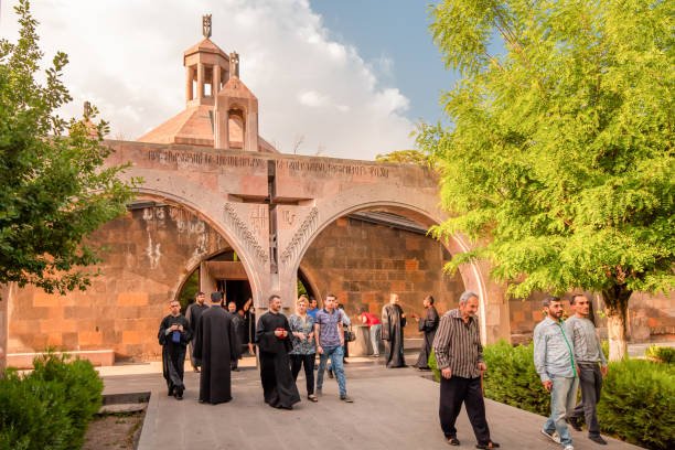 مخطوطات أرمنية وإسلامية قديمة معروضة داخل متحف ماتيناداران، يريفان
